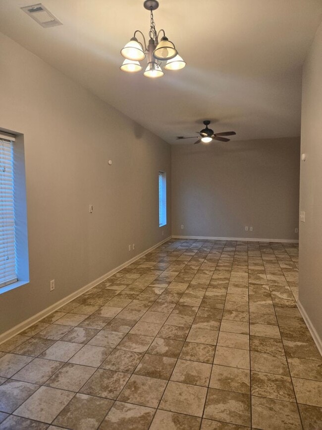 Photo - 913 Walker St