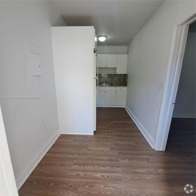 Building Photo - 1362 SW 2nd St Unit 13 Rental