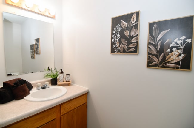 Photo - 3 Bedroom, Single-story Townhomes for rent in Newton, IA Unit 718 1st St S.