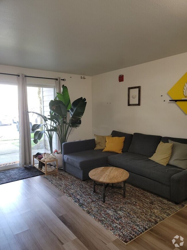 Building Photo - Darling ground floor 1 bed/1 bath in downt... Unit B107 Rental