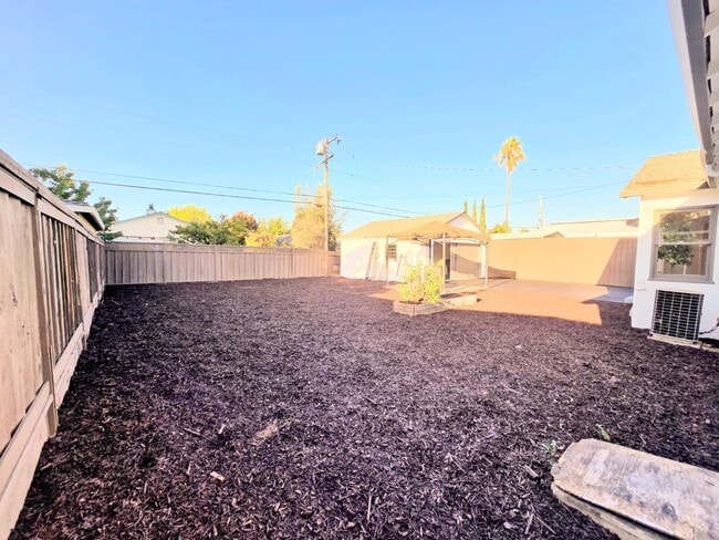 Building Photo - 3523 Kirkwood Dr