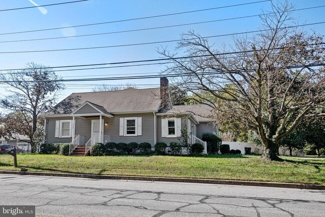 Photo - 1015 N Washington St House