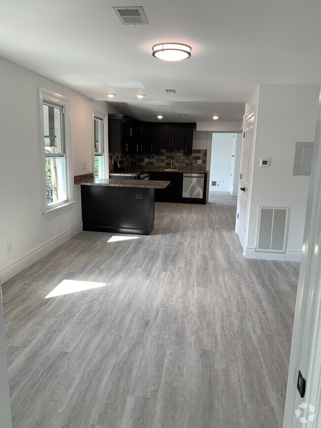 Building Photo - 152 Ferry St Unit 3L-3Bedroom Rental