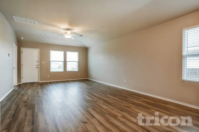 Photo - 5300 Saddle Clb Dr