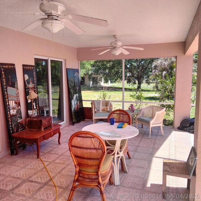 Photo - 312 SW Buzby Ct