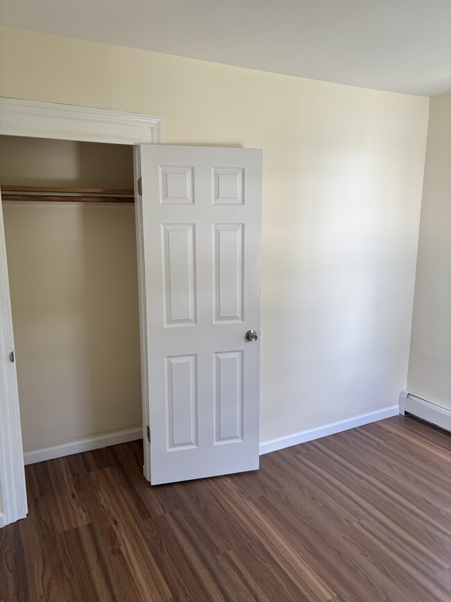 Building Photo - 219 Newfield Ave Unit 219 Newfield av Rental