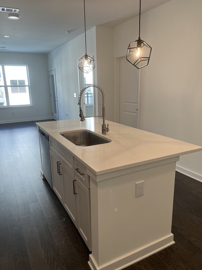 Photo - BEAUTIFUL CONDO IN THE HEART OF THE NATIONS IN NASHVILLE, TENNESSEE Unidad #228