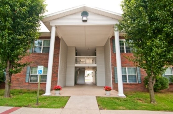 Eastmoreland Place - Eastmoreland Place Apartments