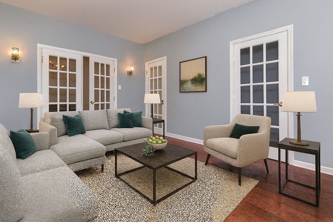 Building Photo - 27 W 41st St Unit Oasis Suite Rental