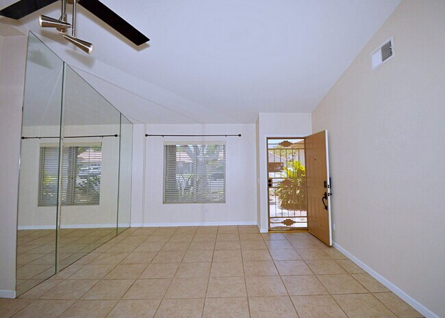 3-Bedroom Home, Large backyard
Pet friendly!