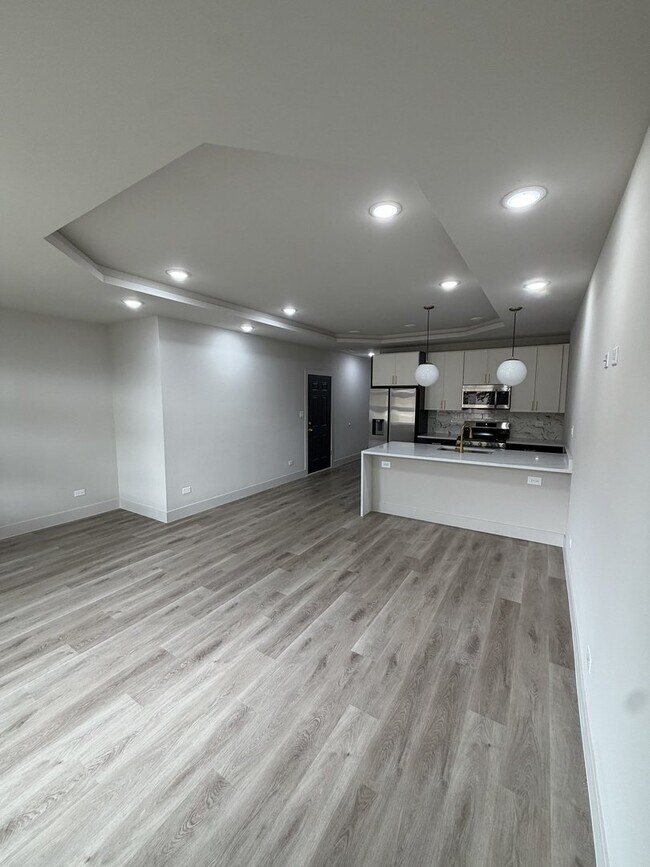 6603 S Langley Ave Unit 2