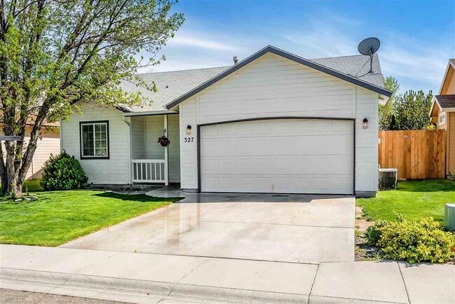 Building Photo - Cute Kuna home in the Farmhouse subdivision