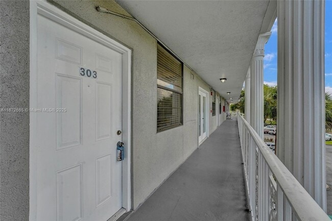 Photo - 1502 Whitehall Dr Unit 303