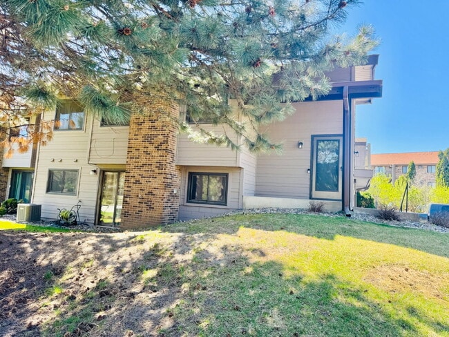 Photo - 14600 Hampshire Pl