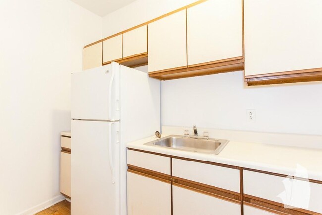 Photo - 654 W Cornelia Ave Condo Unit 662-16