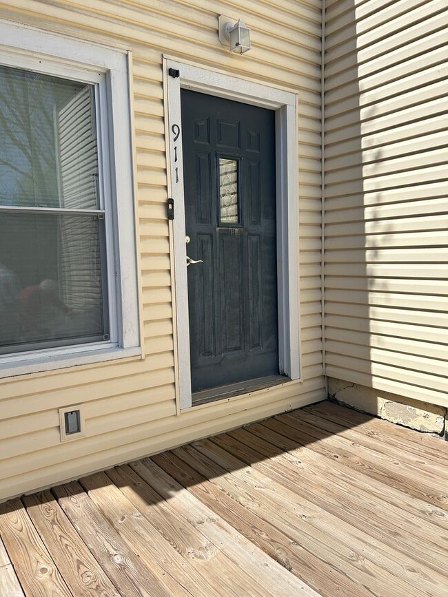 Building Photo - 909-911 Connecticut Unit 911