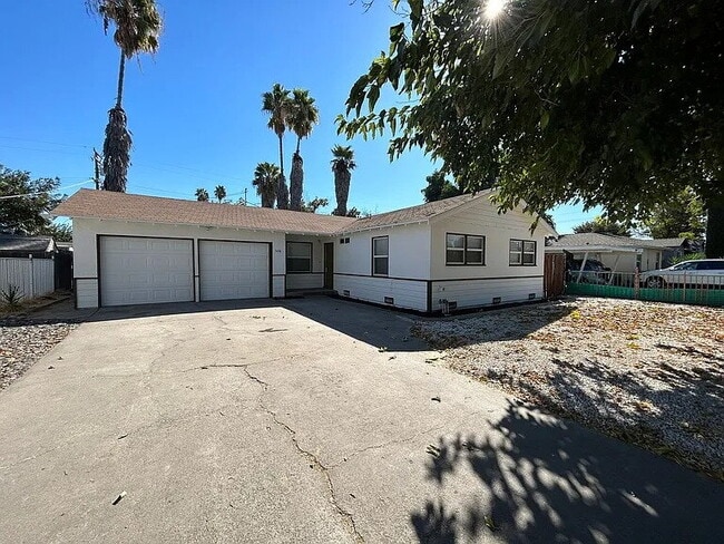 Building Photo - Beautiful single house