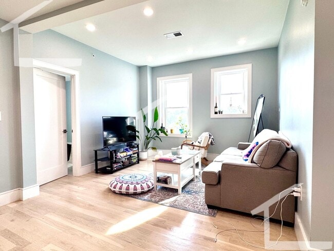 Photo - 9/1 Newly renovated 3BR/2BA in the heart of Washington Sq!