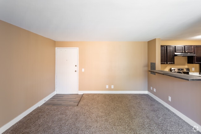 2BR, 1BA - 850 SF