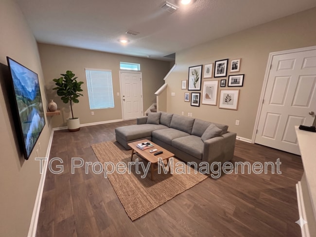 Photo - 903 Rivertree Pl
