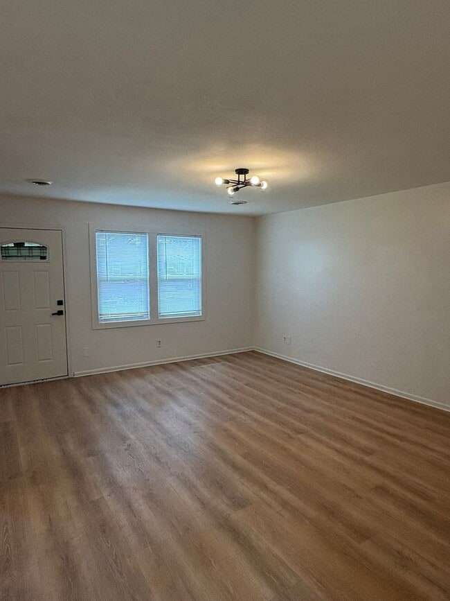 Photo - Delightful 2 Bedroom Bungalow Home-317 Woods