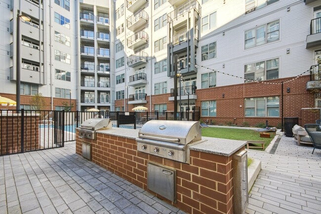 Link Apartments® Calyx