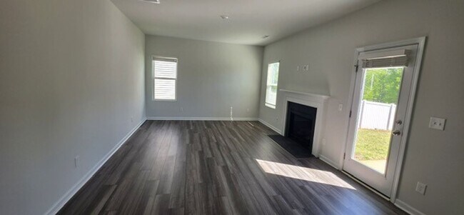 Photo - *** Move in Ready ***