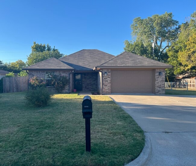 Building Photo - 306 Lux Dr