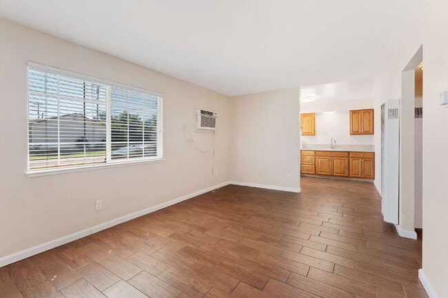 160 Cathcart Ave