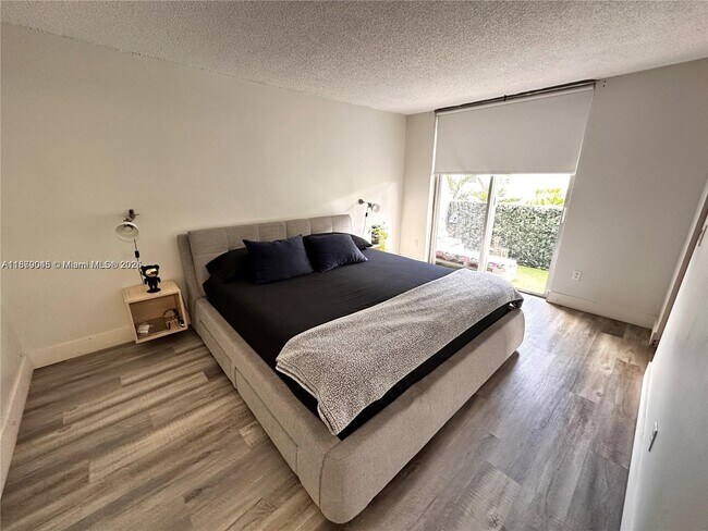 Photo - 1801 S Treasure Dr Unidad 404