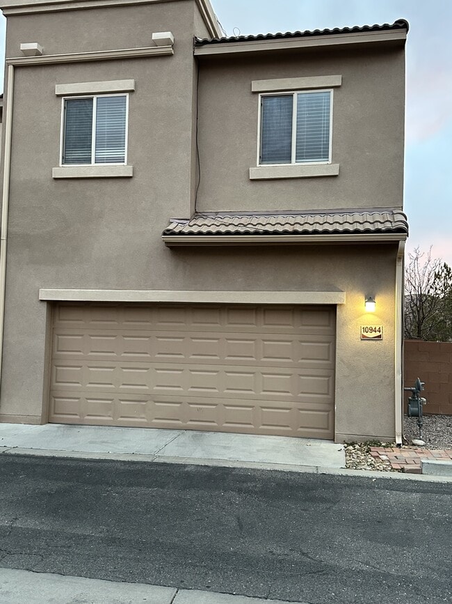 Photo - 10944 Arguello Trail NE