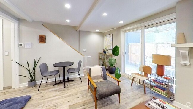 Building Photo - Rehabbed Duplexed NorthHalsted Two Bedroom... Unit 3 Rental