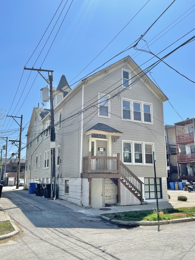 Photo - 2947 W Cortland St Apartment Unit 2F
