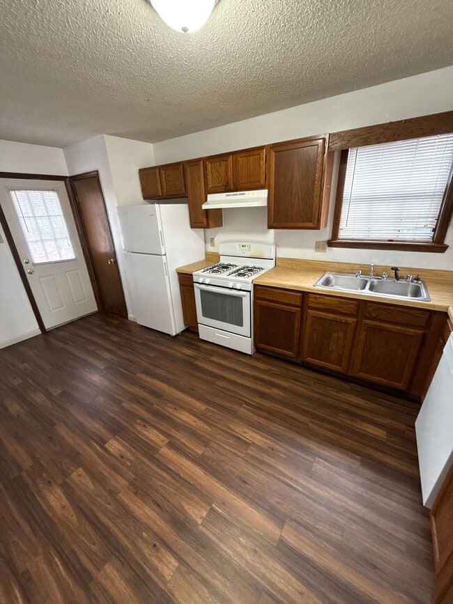 Photo - 805 E N St Unit 4