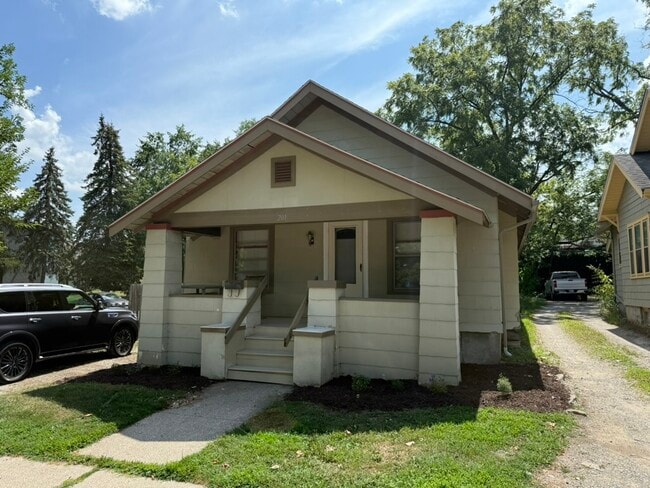 Photo - 201 Koch Ave