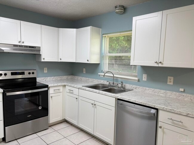 Photo - 3255 Maplewood Dr