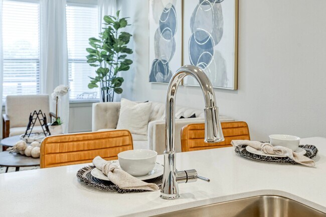 Photo - Where Elegance Meets Value – 1 Month Free! Unidad DAS