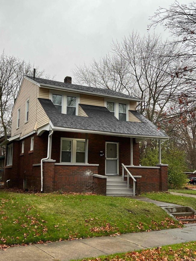 Photo - 914 Whittier Ave