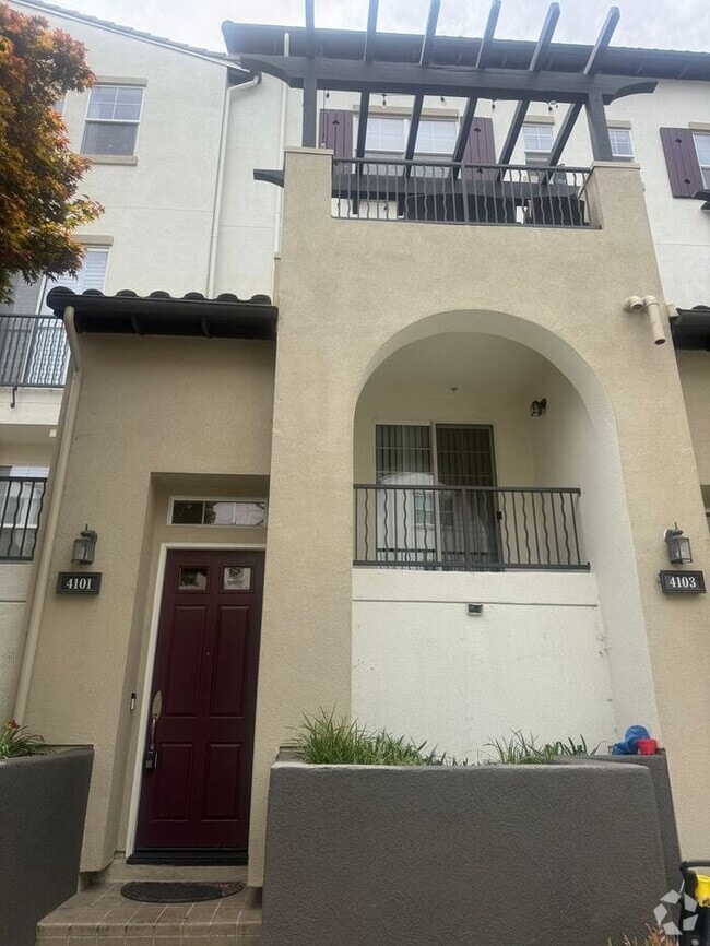 Building Photo - Stunning 2-bedroom, 2-bathroom townhouse