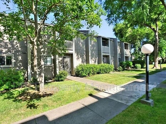 Photo - 45 Derow Ct