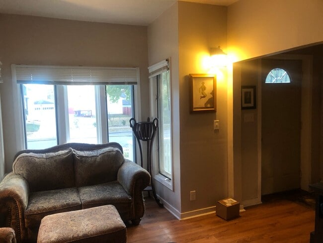 365 Edmund Ave W