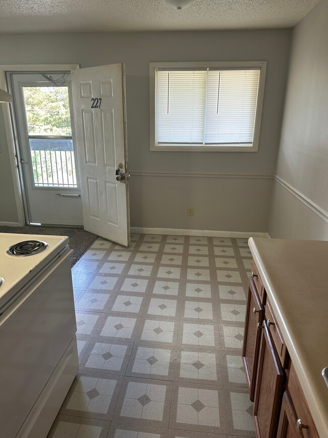 Photo - Nottingham West Apartments