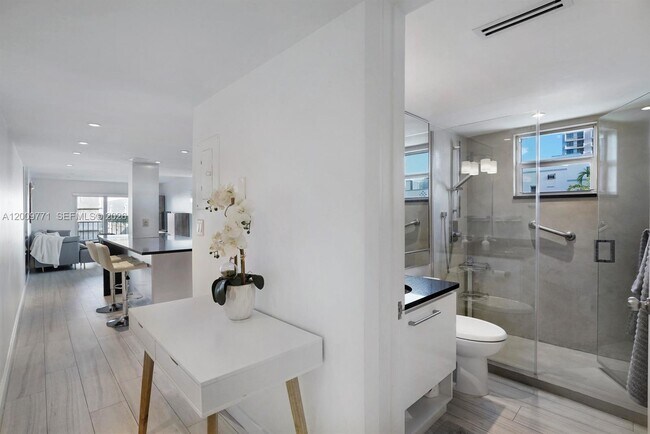 Photo - 1150 Collins Ave Unit 406
