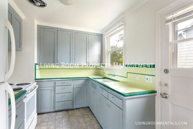 Photo - 5001 NE 32nd Pl