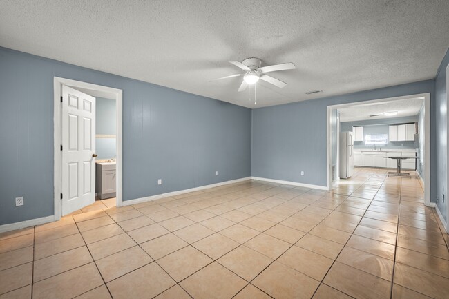 Photo - 304 Bernard Rd