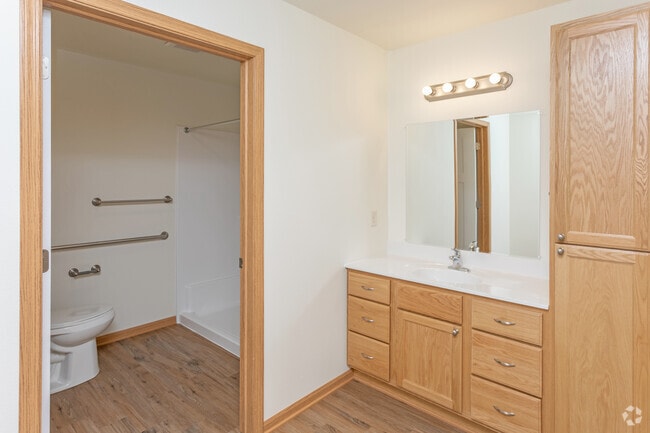 2BR, 1BA - 940 - 960SF
