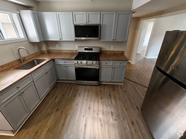 Building Photo - 15-17 Greenwich St Unit Apt 2