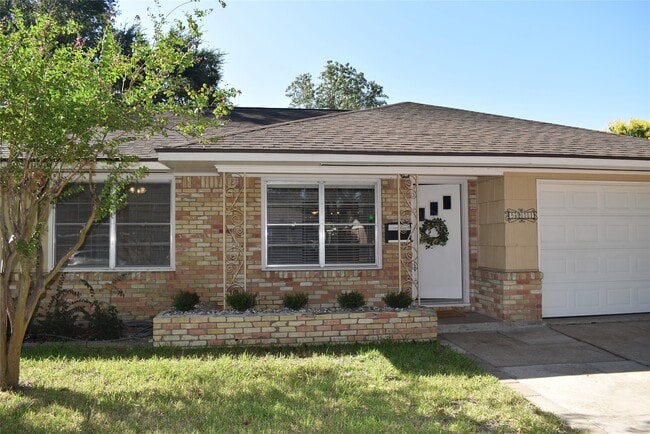 5911 Hornwood Dr