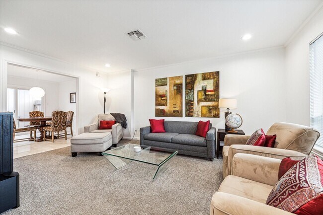 Photo - 1880 Saxony Ln