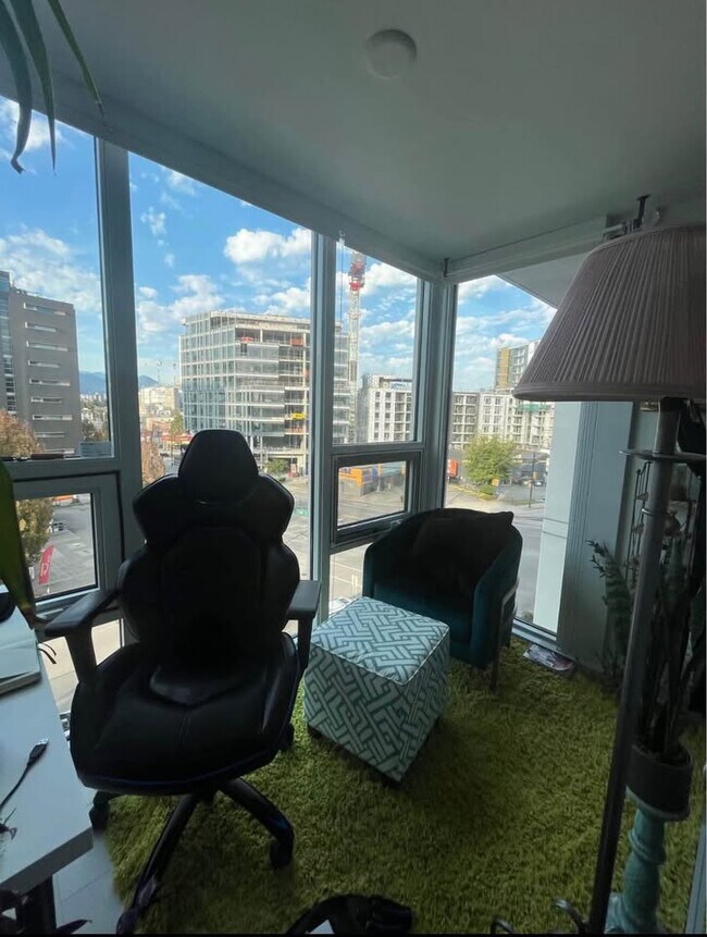 Photo - 180 2nd Av E